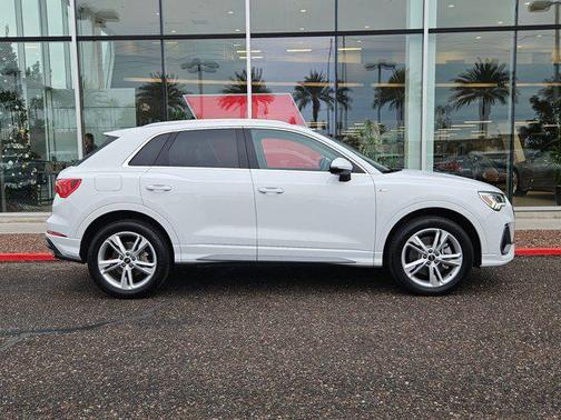 2024 Audi Q3 Premium 45 TFSI S line quattro Tiptronic