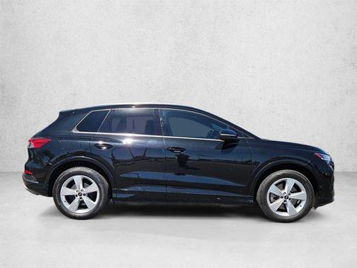 Mythos Black Metallic 2022 Audi Q4 e-tron Prestige 50 quattro