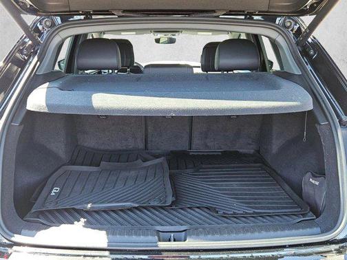 Mythos Black Metallic 2022 Audi Q4 e-tron Prestige 50 quattro