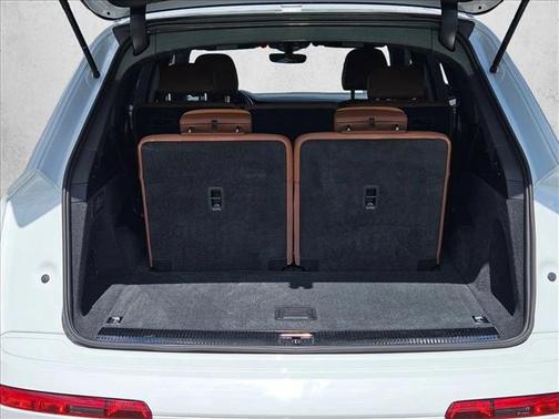 Glacier White Metallic 2023 Audi Q7 55 Prestige