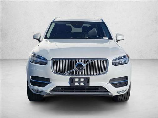 Crystal White Pearl Metallic 2017 Volvo XC90 T6 Inscription