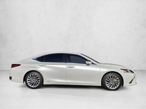 2022 Lexus ES 300h Luxury