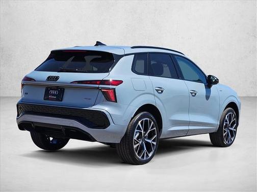 Arrow Gray Pearl Effect 2026 Audi Q3 TFSI quattro S tronic