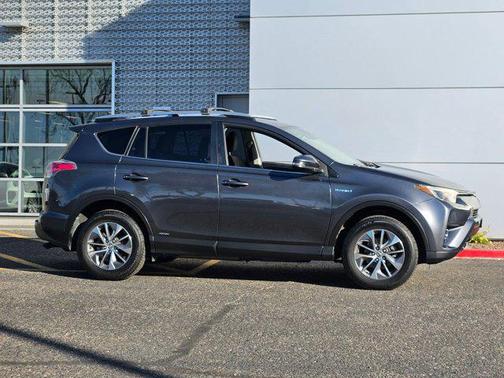 2017 Toyota RAV4 Hybrid SE