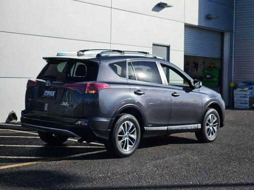 2017 Toyota RAV4 Hybrid SE