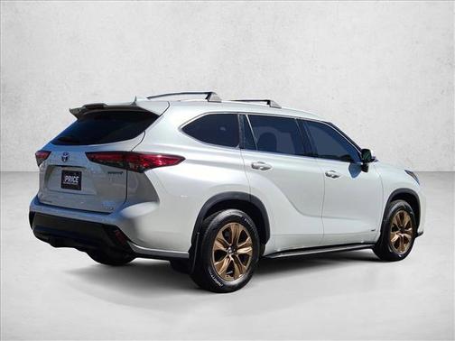 2022 Toyota Highlander Hybrid XLE