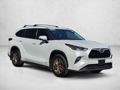 2022 Toyota Highlander Hybrid XLE