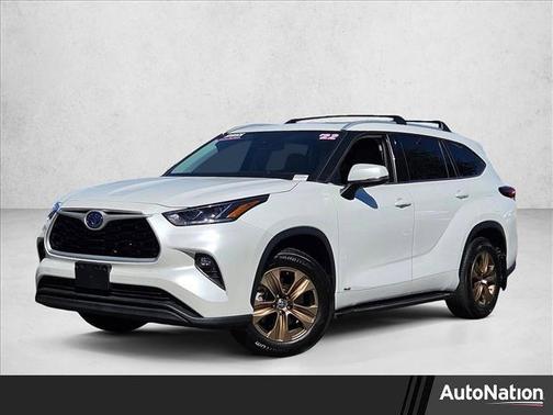 2022 Toyota Highlander Hybrid XLE