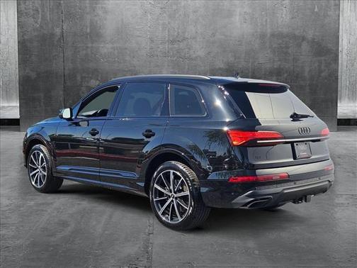 2025 Audi Q7 45 Premium Plus