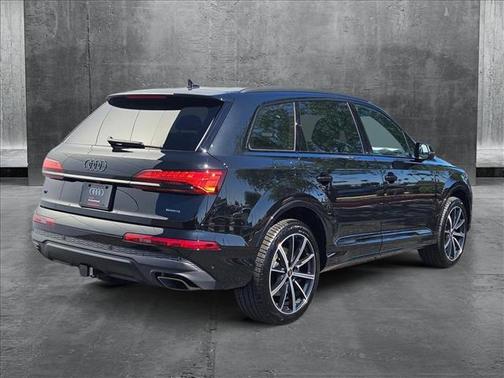 2025 Audi Q7 45 Premium Plus
