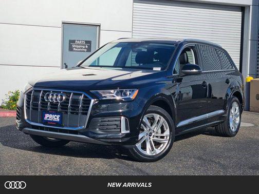 Mythos Black Metallic 2023 Audi Q7 45 Premium Plus