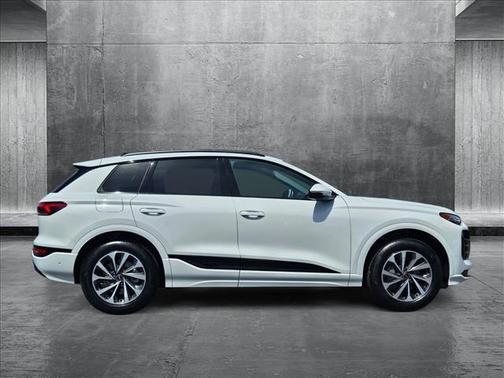 2025 Audi Q6 e-tron Premium Plus quattro