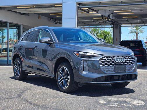Tambora Gray Metallic 2025 Audi Q5 Premium TFSI quattro S tronic