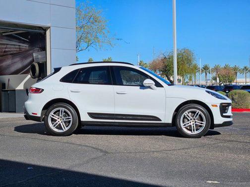 2022 Porsche Macan AWD