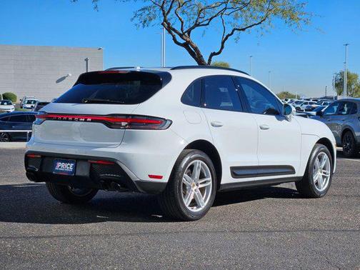 2022 Porsche Macan AWD