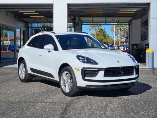 2022 Porsche Macan AWD