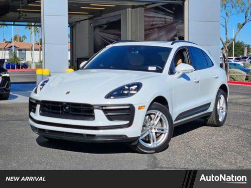 2022 Porsche Macan AWD