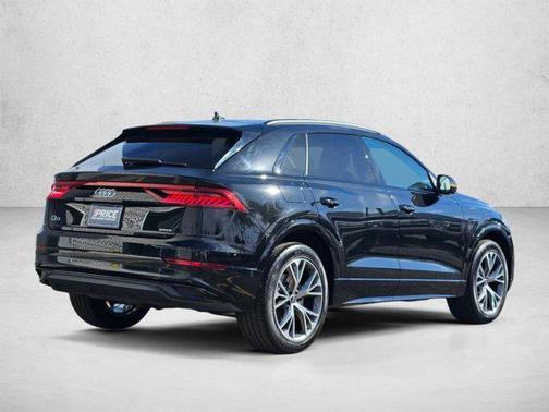 Mythos Black Metallic 2022 Audi Q8 55 Premium