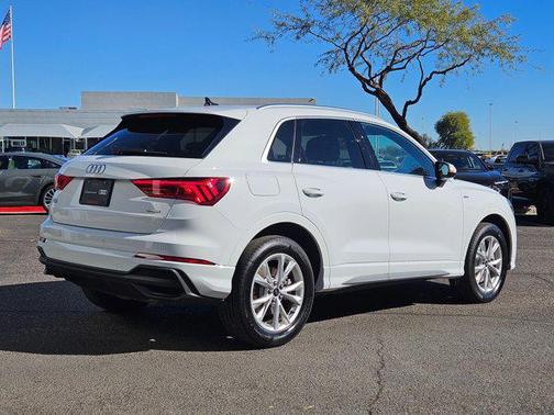 2025 Audi Q3 Premium 45 TFSI S line quattro Tiptronic