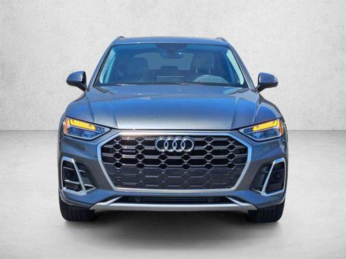 Daytona Gray Pearl Effect 2023 Audi Q5 45 S line Premium