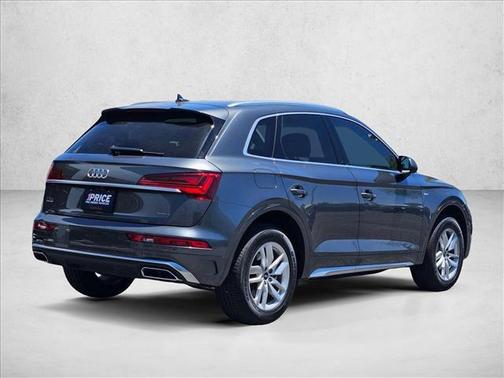 Daytona Gray Pearl Effect 2023 Audi Q5 45 S line Premium