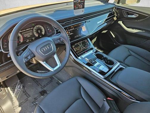 Daytona Gray Pearl Effect 2026 Audi Q7 55 Premium Plus
