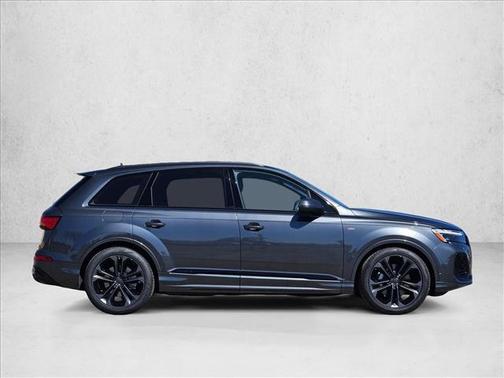 Daytona Gray Pearl Effect 2026 Audi Q7 55 Premium Plus
