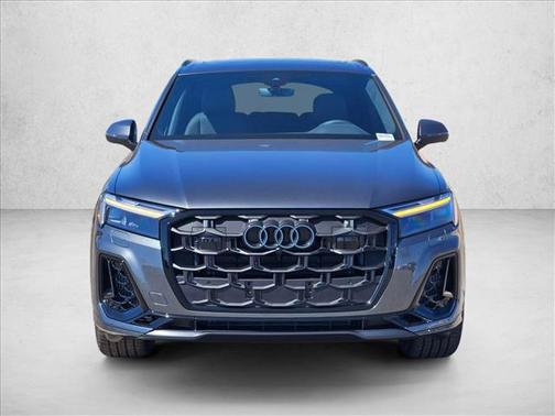 Daytona Gray Pearl Effect 2026 Audi Q7 55 Premium Plus