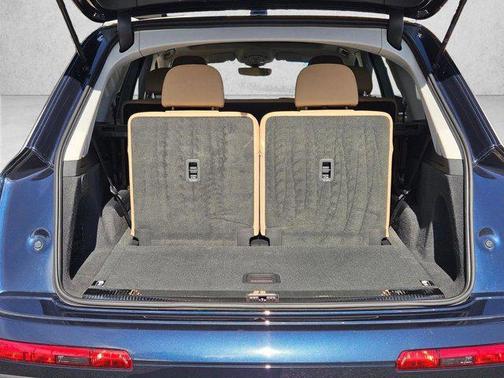 Waitomo Blue Metallic 2023 Audi Q7 45 Premium