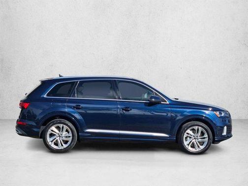 Waitomo Blue Metallic 2023 Audi Q7 45 Premium