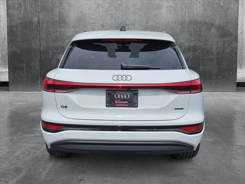 2025 Audi Q6 e-tron Premium quattro