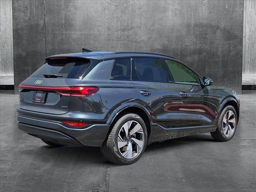 2025 Audi Q6 e-tron Premium Plus quattro