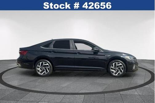 Deep Black Pearl Effect 2023 Volkswagen Jetta 1.5T SEL