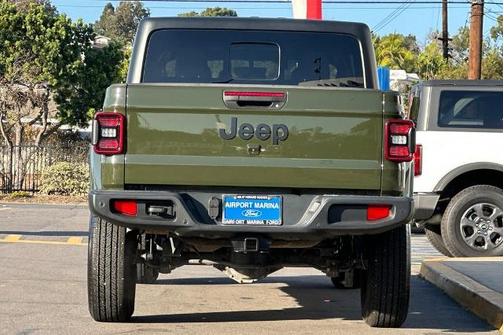2021 Jeep Gladiator SPORT
