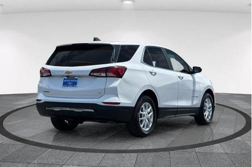 Summit White 2022 Chevrolet Equinox LT W/1LT