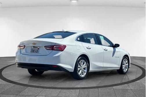 Summit White 2022 Chevrolet Malibu LT W/1LT