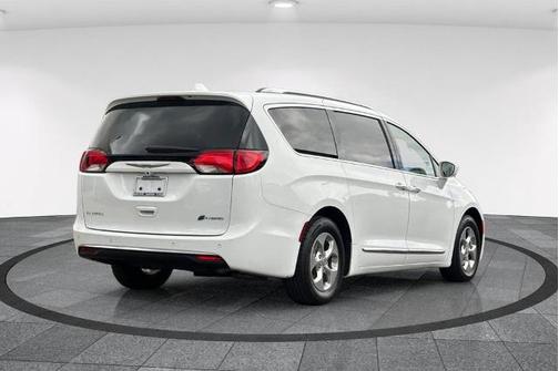 Bright White Clearcoat 2020 Chrysler Pacifica TOURING L