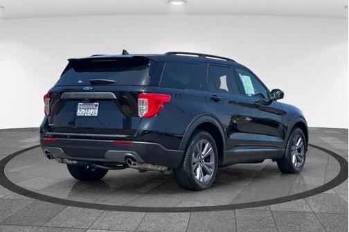 AGATE BLACK METALLIC 2023 Ford Explorer XLT