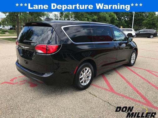 2025 Chrysler Voyager LX