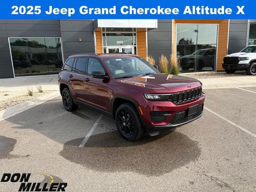 2025 Jeep Grand Cherokee Laredo