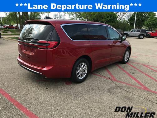 2025 Chrysler Pacifica Select