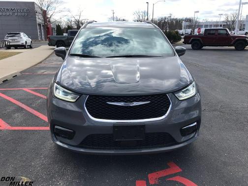 2022 Chrysler Pacifica Touring-L