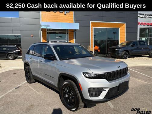 2025 Jeep Grand Cherokee Laredo