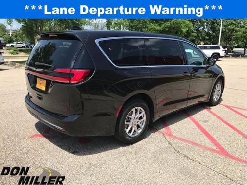 2023 Chrysler Pacifica Touring-L
