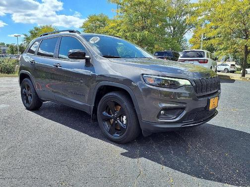 Granite Crystal Clearcoat Metallic 2023 Jeep Cherokee Altitude Lux