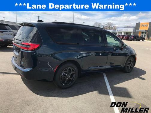 2025 Chrysler Pacifica Hybrid Select