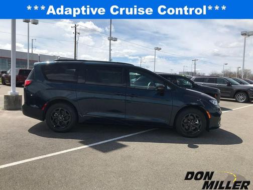 2025 Chrysler Pacifica Hybrid Select