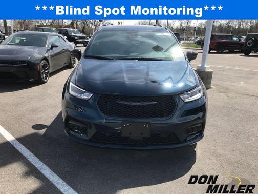2025 Chrysler Pacifica Hybrid Select