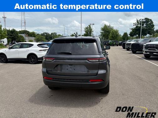 2025 Jeep Grand Cherokee Laredo