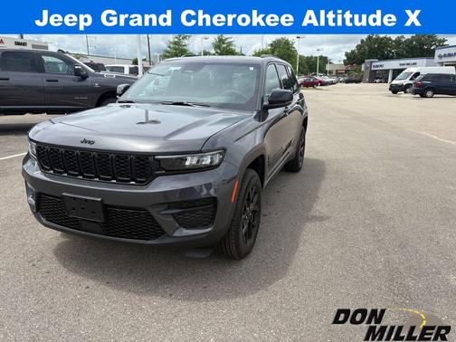2025 Jeep Grand Cherokee Laredo